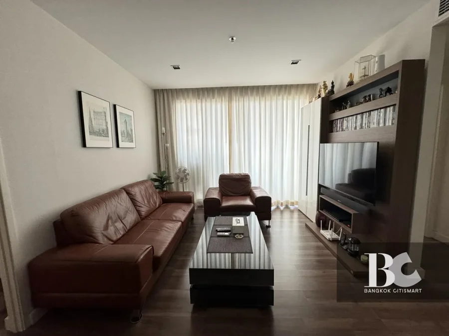 The Room
Sathorn-Taksin