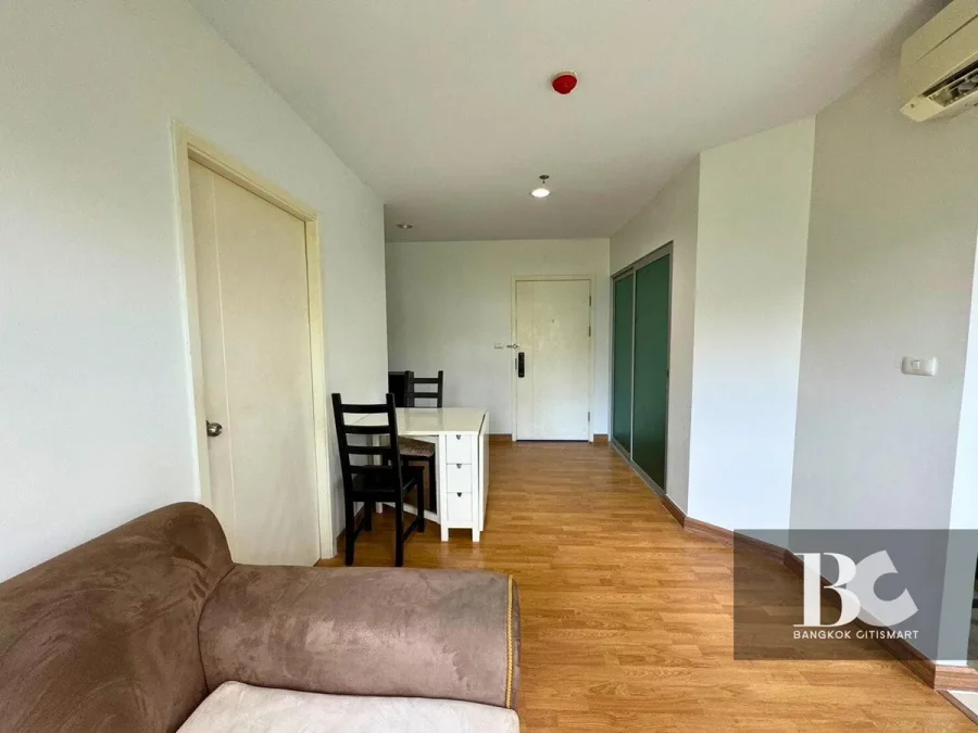 สุดยอดทำเลแห่งความสะดวก ด้วยทำเลที่ใกล้ทางด่วนอาจณรงค์ ใกล้บีทีเอสเอกมัย ติดมหาวิทยากรุงเทพ เข้าออกได้ 2 ทาง