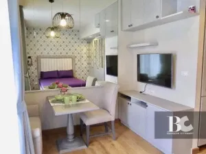 The Editor
Saphan Khwai