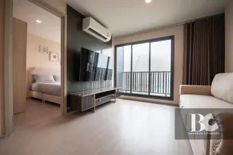 ICONIC LANDMARK ใจกลางห้าแยกลาดพร้าว คุ้ม ครบครัน ตอบรับทุกไลฟ์สไตล์ รองรับการพักผ่อนอย่างเป็นส่วนตัว ไปกับ Highlight Facility คือ Iconic Lobby, Rooftop Facilities และ Panoramic Health Club แบบ 24 ชั่วโมง Sky Work Space พร้อมเปิดรับวิวเมืองแบบ 360 องศา หร