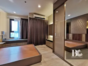 คอนโดไลฟ์สไตล์คนเมือง สะดวกด้วย BTS เพลินจิต และใกล้ศูนย์การค้าชั้นนำ ทั้ง Central Embassy, Central Chidlom, Gaysorn Village และโรงแรมระดับไฮเอนด์อีกมากมาย หนึ่งเดียวบนถนนวิทยุ สัมผัสเอกลักษณ์งานดีไซน์ที่แตกต่าง ด้วยสไตล์ Modern Thai Colonial ผสมผสานความ 