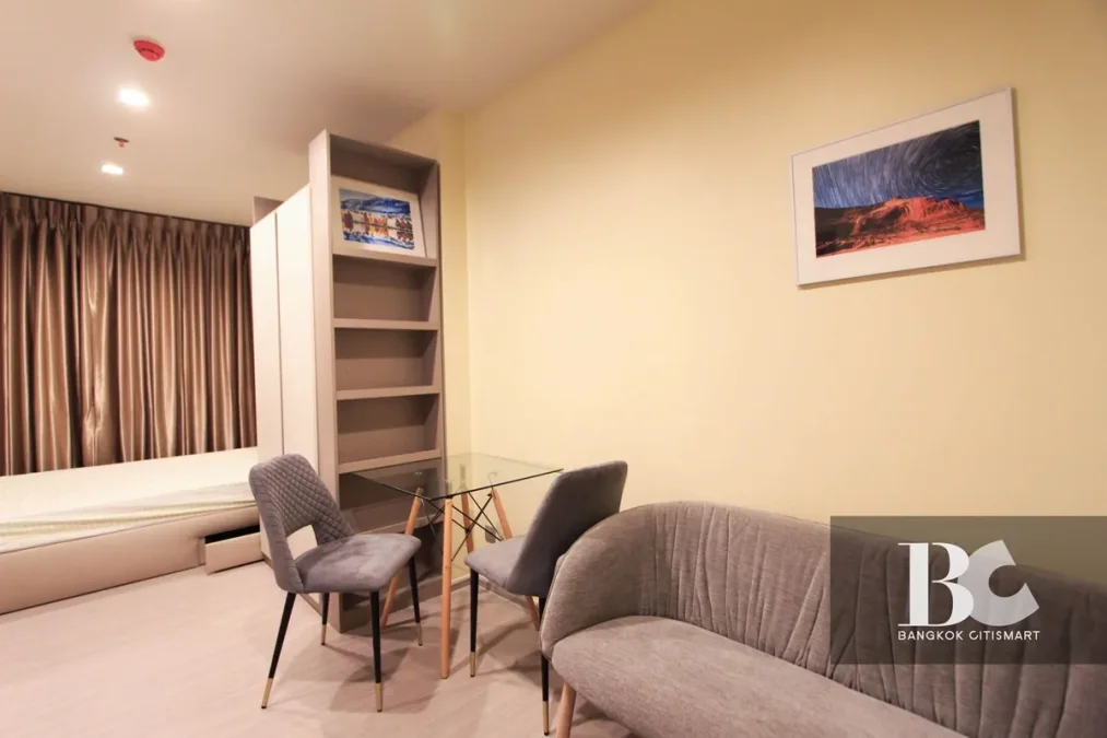 บูทีคคอนโดแห่งแรกจากเอพี ออกแบบสู่ความเป็นที่สุดของทุกด้าน แตกต่างและโดดเด่นด้วยสีแดง “Red Hype” สะท้อนตัวตนในทุกรายละเอียด พร้อมเข้าอยู่แล้ววันนี้ ใกล้รถไฟฟ้า 2 สาย MRT พระราม 9 และ Airport Rail Link มักกะสัน รถไฟฟ้าความเร็วสูงเชื่อม 3 สนามบิน*