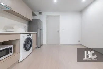 ICONIC LANDMARK ใจกลางห้าแยกลาดพร้าว คุ้ม ครบครัน ตอบรับทุกไลฟ์สไตล์ รองรับการพักผ่อนอย่างเป็นส่วนตัว ไปกับ Highlight Facility คือ Iconic Lobby, Rooftop Facilities และ Panoramic Health Club แบบ 24 ชั่วโมง Sky Work Space พร้อมเปิดรับวิวเมืองแบบ 360 องศา หร