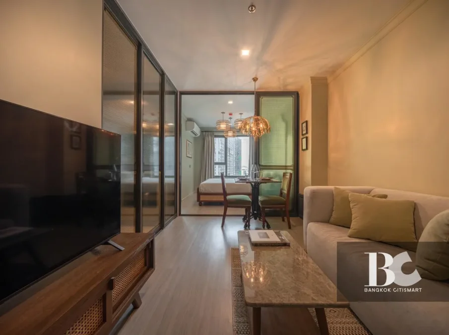 ICONIC LANDMARK ใจกลางห้าแยกลาดพร้าว คุ้ม ครบครัน ตอบรับทุกไลฟ์สไตล์ รองรับการพักผ่อนอย่างเป็นส่วนตัว ไปกับ Highlight Facility คือ Iconic Lobby, Rooftop Facilities และ Panoramic Health Club แบบ 24 ชั่วโมง Sky Work Space พร้อมเปิดรับวิวเมืองแบบ 360 องศา หร