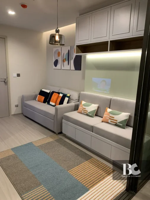 ICONIC LANDMARK ใจกลางห้าแยกลาดพร้าว คุ้ม ครบครัน ตอบรับทุกไลฟ์สไตล์ รองรับการพักผ่อนอย่างเป็นส่วนตัว ไปกับ Highlight Facility คือ Iconic Lobby, Rooftop Facilities และ Panoramic Health Club แบบ 24 ชั่วโมง Sky Work Space พร้อมเปิดรับวิวเมืองแบบ 360 องศา หร