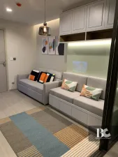 ICONIC LANDMARK ใจกลางห้าแยกลาดพร้าว คุ้ม ครบครัน ตอบรับทุกไลฟ์สไตล์ รองรับการพักผ่อนอย่างเป็นส่วนตัว ไปกับ Highlight Facility คือ Iconic Lobby, Rooftop Facilities และ Panoramic Health Club แบบ 24 ชั่วโมง Sky Work Space พร้อมเปิดรับวิวเมืองแบบ 360 องศา หร