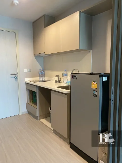 ICONIC LANDMARK ใจกลางห้าแยกลาดพร้าว คุ้ม ครบครัน ตอบรับทุกไลฟ์สไตล์ รองรับการพักผ่อนอย่างเป็นส่วนตัว ไปกับ Highlight Facility คือ Iconic Lobby, Rooftop Facilities และ Panoramic Health Club แบบ 24 ชั่วโมง Sky Work Space พร้อมเปิดรับวิวเมืองแบบ 360 องศา หร