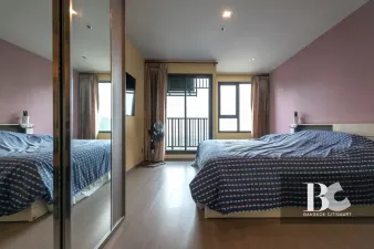 ICONIC LANDMARK ใจกลางห้าแยกลาดพร้าว คุ้ม ครบครัน ตอบรับทุกไลฟ์สไตล์ รองรับการพักผ่อนอย่างเป็นส่วนตัว ไปกับ Highlight Facility คือ Iconic Lobby, Rooftop Facilities และ Panoramic Health Club แบบ 24 ชั่วโมง Sky Work Space พร้อมเปิดรับวิวเมืองแบบ 360 องศา หร