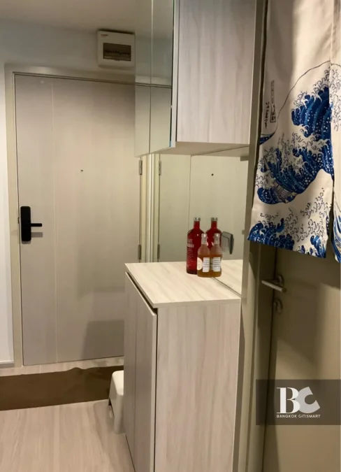 ICONIC LANDMARK ใจกลางห้าแยกลาดพร้าว คุ้ม ครบครัน ตอบรับทุกไลฟ์สไตล์ รองรับการพักผ่อนอย่างเป็นส่วนตัว ไปกับ Highlight Facility คือ Iconic Lobby, Rooftop Facilities และ Panoramic Health Club แบบ 24 ชั่วโมง Sky Work Space พร้อมเปิดรับวิวเมืองแบบ 360 องศา หร