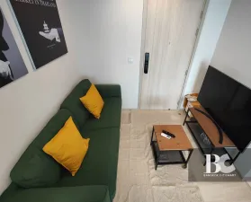 คอนโดไลฟ์สไตล์คนเมือง สะดวกด้วย BTS เพลินจิต และใกล้ศูนย์การค้าชั้นนำ ทั้ง Central Embassy, Central Chidlom, Gaysorn Village และโรงแรมระดับไฮเอนด์อีกมากมาย หนึ่งเดียวบนถนนวิทยุ สัมผัสเอกลักษณ์งานดีไซน์ที่แตกต่าง ด้วยสไตล์ Modern Thai Colonial ผสมผสานความ 