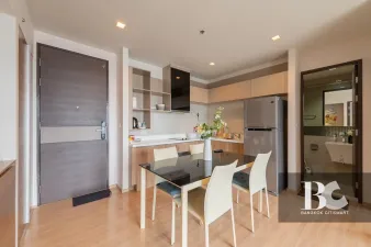 รึทึ่ม สาทร คอนโดริมถนนสาทรใต้ ห่างรถไฟฟ้า BTS ตากสิน 150 เมตร High Ceiling Lobby  และ High Sky Facilities วิวคุ้งน้ำเจ้าพระยาแบบไม่มีอะไรบดบังสายตา