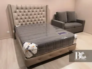 คอนโดไลฟ์สไตล์คนเมือง สะดวกด้วย BTS เพลินจิต และใกล้ศูนย์การค้าชั้นนำ ทั้ง Central Embassy, Central Chidlom, Gaysorn Village และโรงแรมระดับไฮเอนด์อีกมากมาย หนึ่งเดียวบนถนนวิทยุ สัมผัสเอกลักษณ์งานดีไซน์ที่แตกต่าง ด้วยสไตล์ Modern Thai Colonial ผสมผสานความ 