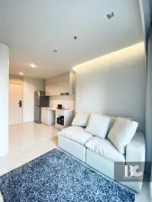 คอนโดไลฟ์สไตล์คนเมือง สะดวกด้วย BTS เพลินจิต และใกล้ศูนย์การค้าชั้นนำ ทั้ง Central Embassy, Central Chidlom, Gaysorn Village และโรงแรมระดับไฮเอนด์อีกมากมาย หนึ่งเดียวบนถนนวิทยุ สัมผัสเอกลักษณ์งานดีไซน์ที่แตกต่าง ด้วยสไตล์ Modern Thai Colonial ผสมผสานความ 