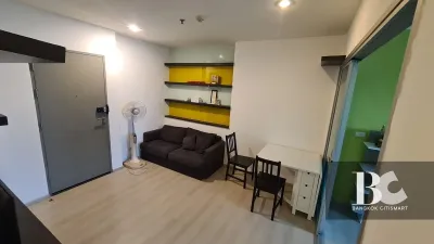 Just the two of US ที่ Life Ratchadapisek เหมือนทั้งโลก...มีแต่คุณสองคน ในที่ซึ่งคนต่างแสวงหาความเข้าใจซึ่งกันและกันอย่างเมืองใหญ่ เป็นไปได้ไหม ที่จะมีใครสักคน เข้าใจในตัวตนและอารมณ์ของ คนอีกคนหนึ่ง...อย่างลึกซึ้ง