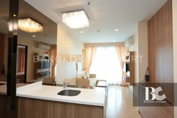 รึทึ่ม สาทร คอนโดริมถนนสาทรใต้ ห่างรถไฟฟ้า BTS ตากสิน 150 เมตร High Ceiling Lobby  และ High Sky Facilities วิวคุ้งน้ำเจ้าพระยาแบบไม่มีอะไรบดบังสายตา