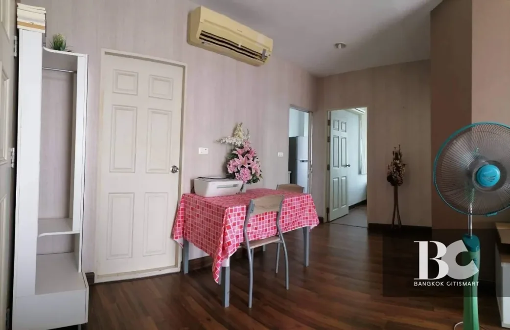 ไลฟ์ แอท รัชดา (Life@Ratchada)  คอนโดรัชดา อยู่ใกล้รถไฟฟ้าใต้ดิน MRT สถานีลาดพร้าว 300 เมตร เข้าออกสะดวกทั้งทางถนนรัชดา และถนนลาดพร้าว