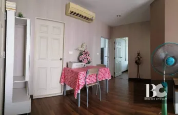 ไลฟ์ แอท รัชดา (Life@Ratchada)  คอนโดรัชดา อยู่ใกล้รถไฟฟ้าใต้ดิน MRT สถานีลาดพร้าว 300 เมตร เข้าออกสะดวกทั้งทางถนนรัชดา และถนนลาดพร้าว