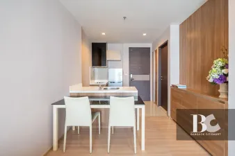 รึทึ่ม สาทร คอนโดริมถนนสาทรใต้ ห่างรถไฟฟ้า BTS ตากสิน 150 เมตร High Ceiling Lobby  และ High Sky Facilities วิวคุ้งน้ำเจ้าพระยาแบบไม่มีอะไรบดบังสายตา