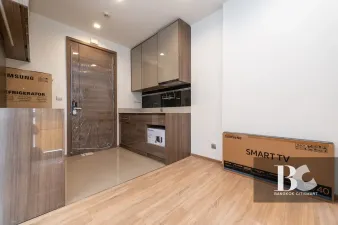 THE LINE
Phahon-Pradipat