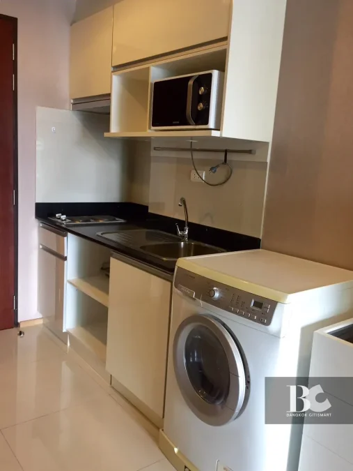 ABSTRACTS
PHAHONYOTHIN PARK