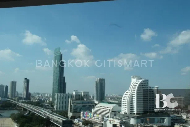 รึทึ่ม สาทร คอนโดริมถนนสาทรใต้ ห่างรถไฟฟ้า BTS ตากสิน 150 เมตร High Ceiling Lobby  และ High Sky Facilities วิวคุ้งน้ำเจ้าพระยาแบบไม่มีอะไรบดบังสายตา