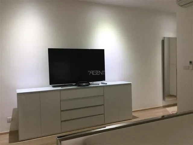 ขายพร้อมผู้เช่าคอนโดมิเนียม เอชคิว ทองหล่อ  100 sq.m, 2 ห้องนอน