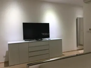 ขายพร้อมผู้เช่าคอนโดมิเนียม เอชคิว ทองหล่อ  100 sq.m, 2 ห้องนอน