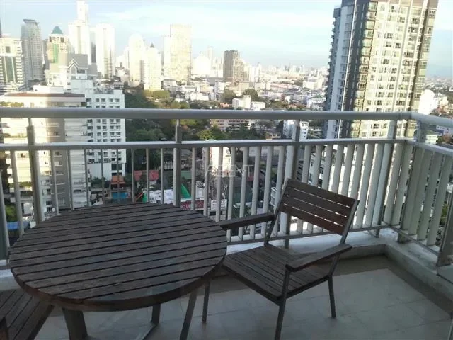 ขายพร้อมผู้เช่าคอนโดมิเนียม ดิ เอ็มไพร์ เพลส  99 sq.m, 2 ห้องนอน