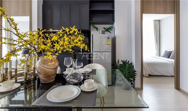 ขายพร้อมผู้เช่าคอนโดมิเนียม โนเบิล เพลินจิต  81.86 sq.m, 2 ห้องนอน