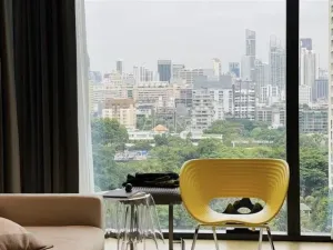 ขายพร้อมผู้เช่าคอนโดมิเนียม ทเวนตี้เอท ชิดลม  80 sq.m, 2 ห้องนอน