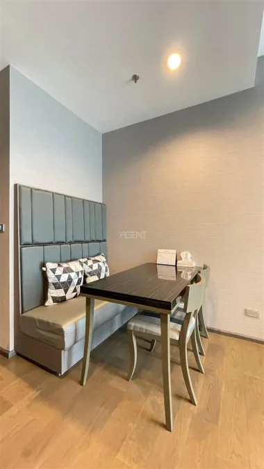 ขายคอนโดมิเนียม เดอะ ดิพโพลแมท สาทร  70 sq.m, 2 ห้องนอน