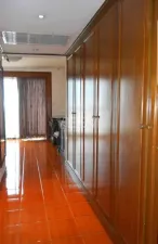 ขายพร้อมผู้เช่าคอนโดมิเนียม สายลม สวีท  193 sq.m, 3 ห้องนอน