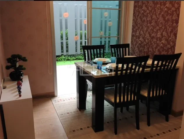 ขายพร้อมผู้เช่าคอนโดมิเนียม มาเอสโตร 19  96 sq.m, 2 ห้องนอน