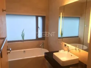 ขายพร้อมผู้เช่าคอนโดมิเนียม ศาลาแดง เรสซิเดน  92 sq.m, 2 ห้องนอน