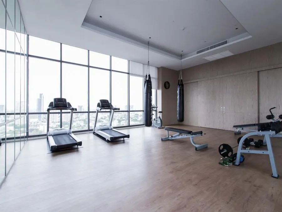 คอนโดตั้งอยู่บนซอยเอกมัย 12 เพียง 1.2 กิโลเมตร จากรถไฟฟ้าสถานีเอกมัย