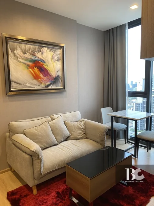 THE LINE
Phahon-Pradipat