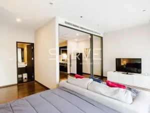 สตูดิโอ พร้อมอ่างอาบน้ำ ห้องทิศตะวันออก ไม่ร้อน คอนโดเชื่อม Skywalk BTS ทองหล่อ / ให้เช่าและขาย