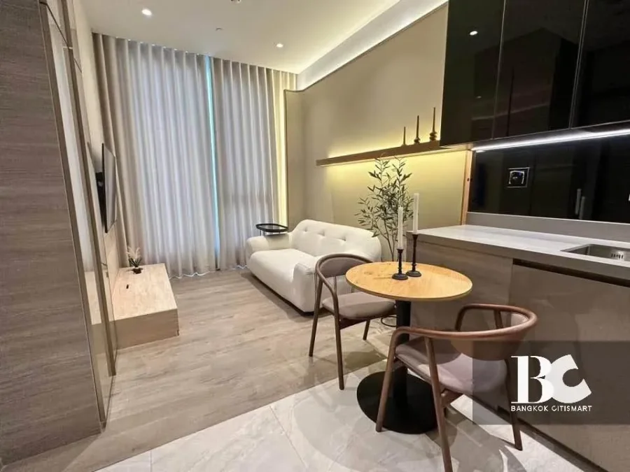 THE CREST PARK RESIDENCES