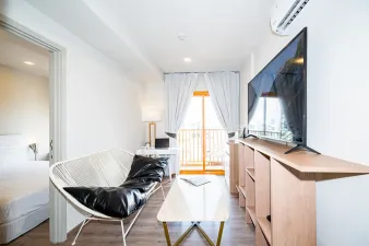 คอนโดมิเนียม 8 ชั้น กับดีไซน์ที่เป็นเอกลักษณ์ บนทำเลสุขุมวิท 50