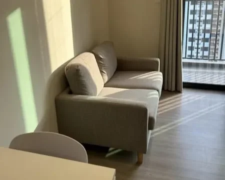 เดอะ เบส เพชรบุรี-ทองหล่อ คอนโด 1 ห้องนอน บนที่ดินประมาณ 2 ไร่ ติดถนนใหญ่เพชรบุรี