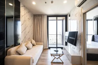 โอกะ เฮ้าส์ ทำเลบนสุขุมวิท 36 พร้อมเลาจน์, พื้นที่ทำงานส่วนกลาง และพื้นที่ครัวส่วนกลางและสวนลอยฟ้า