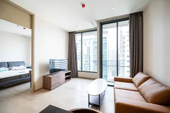 คอนโดหรูตั้งอยู่ใกล้สถานีรถไฟฟ้า BTS อโศก และ MRT สุขุมวิท