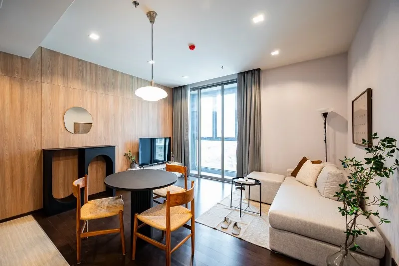 ห้องกว้าง หันทิศใต้ ทิศดีที่สุดในโครงการ เห็นวิววังสระปทุม เพียง 10 นาทีถึงสยาม พารากอน