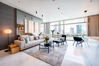 คอนโดมิเนียม Super Luxury  ที่มีความสูงกว่า 73 ชั้น ริมแม่น้ำเจ้าพระยา