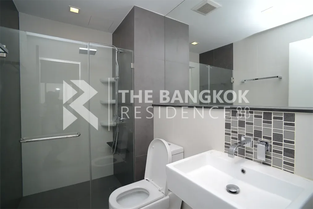 เออร์บาโน่ แอบโซลูท สาทร-ตากสิน