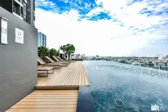 เซ็นทริค อารีย์ สเตชั่น