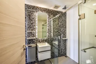 เดอะรูม สาทร-ถนนปั้น