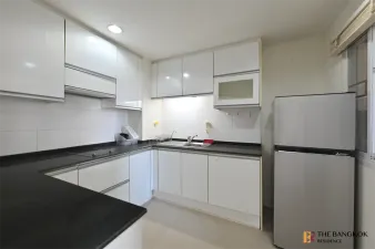 เซเรเน่ เพลส สุขุมวิท 24 (ธนาพัฒน์ 24)