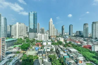 เซ็นทริค สาทร - เซ็นต์หลุยส์