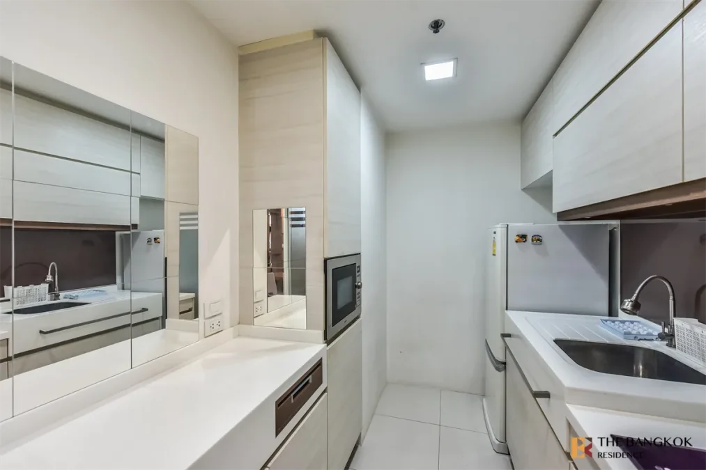 เดอะ รูม สาทร-ตากสิน